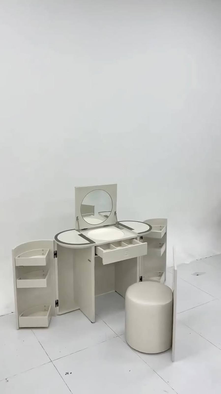 Glam compact vanity for small homes!