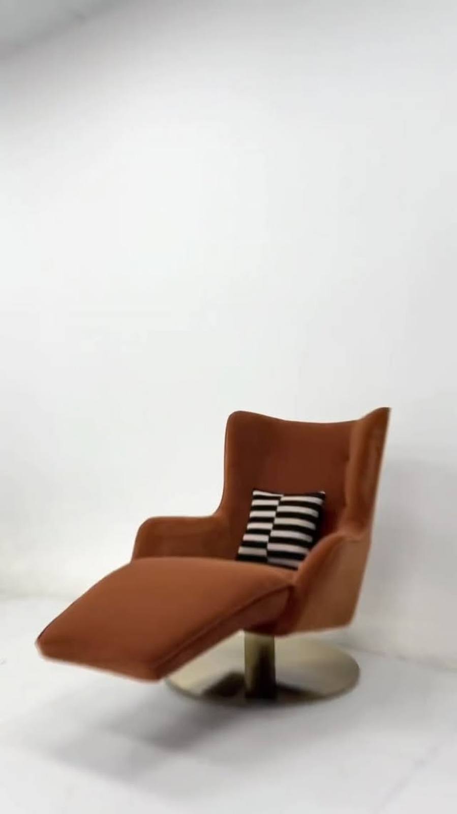 A lounge chair you never want to leave Fluid